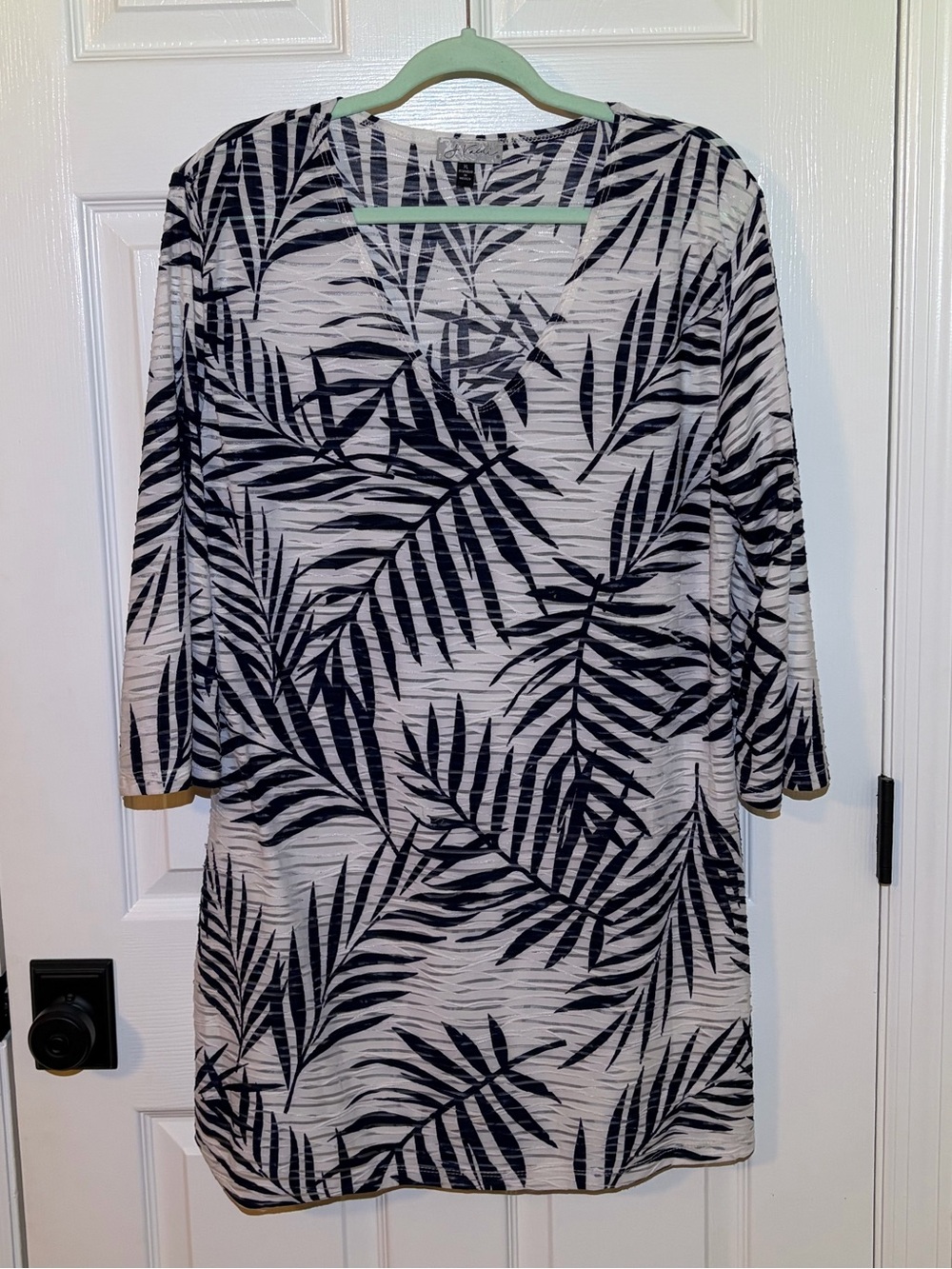 J Valdi Navy Blue and White Palm Print Sheer Tunic Top. Size XL